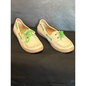 UGG Women's Cream Espadrille‎ Boat Shoes Bright Green Laces Size 9